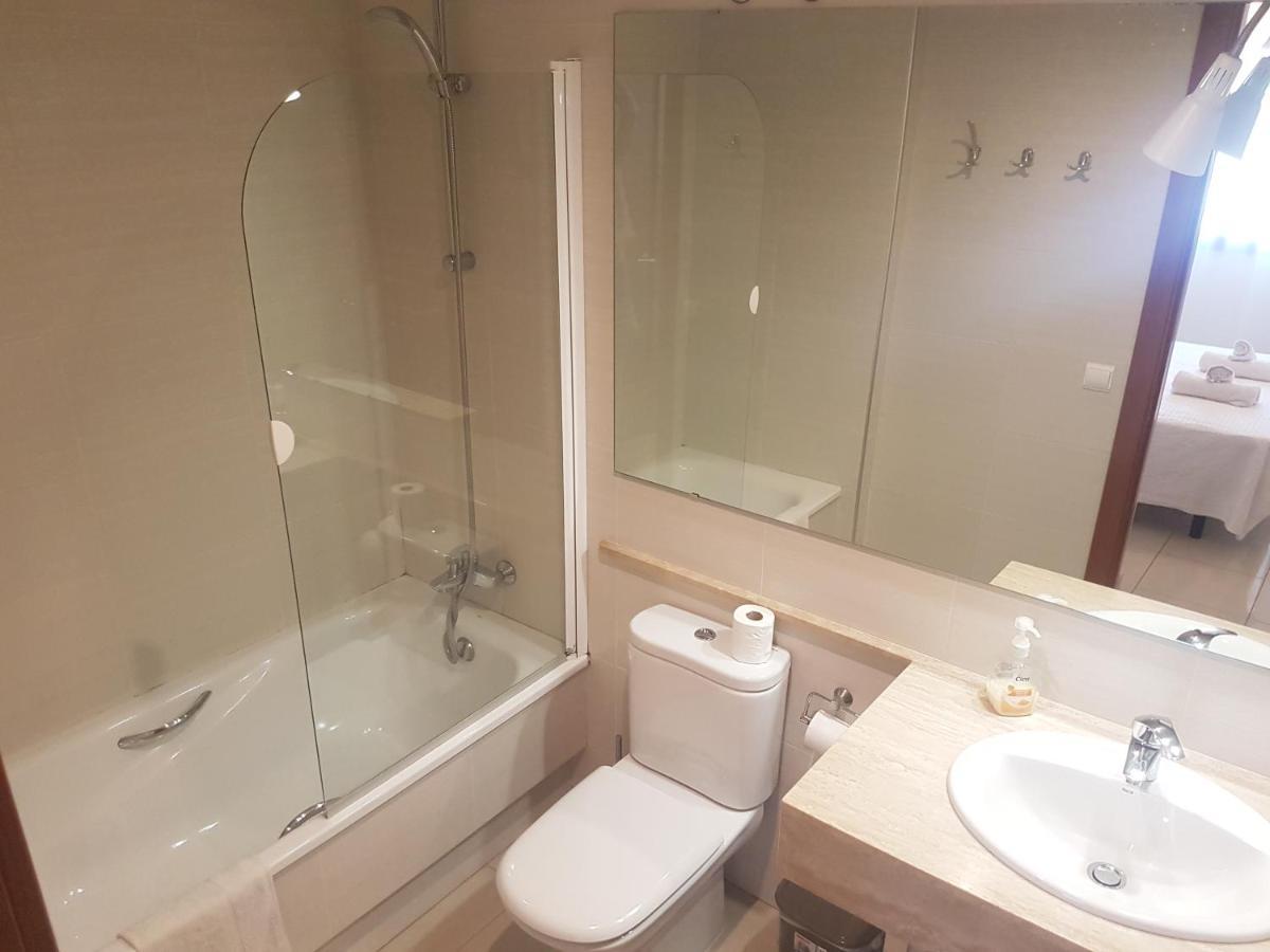 Beautiful Apartment 75M2 With View At The Beach, Pool, Parking Roses Exterior foto